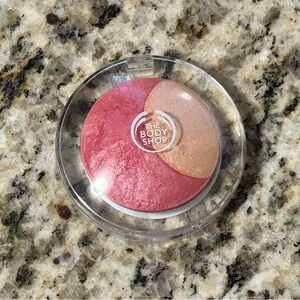 The Body Shop Baked To Last Blush Coral NEW